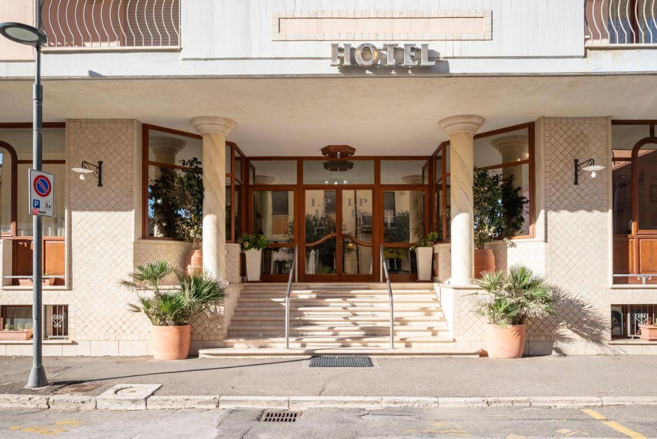 Lola Piccolo Hotel E Appartamenti Marina di Grosseto Exterior foto