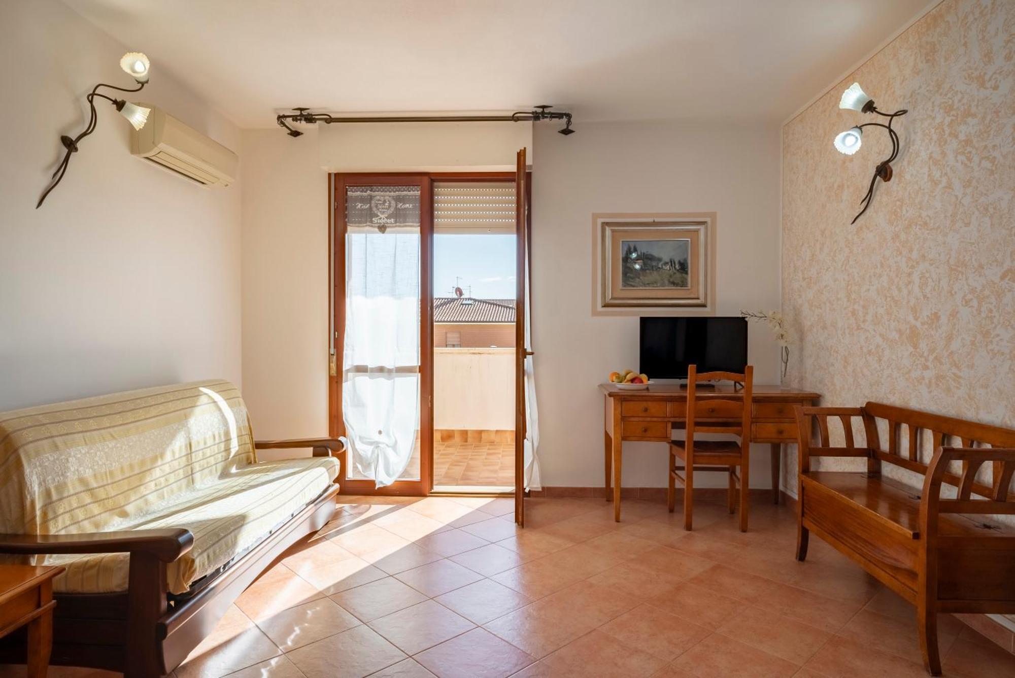 Lola Piccolo Hotel E Appartamenti Marina di Grosseto Exterior foto