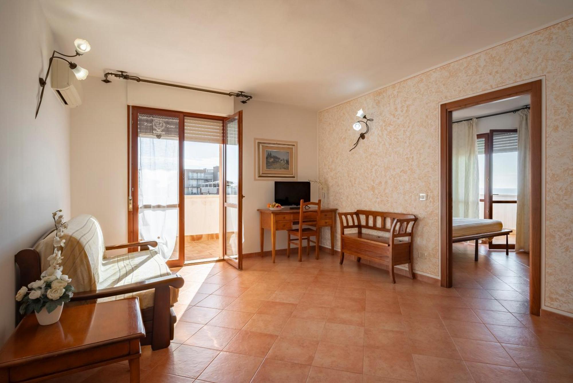 Lola Piccolo Hotel E Appartamenti Marina di Grosseto Exterior foto
