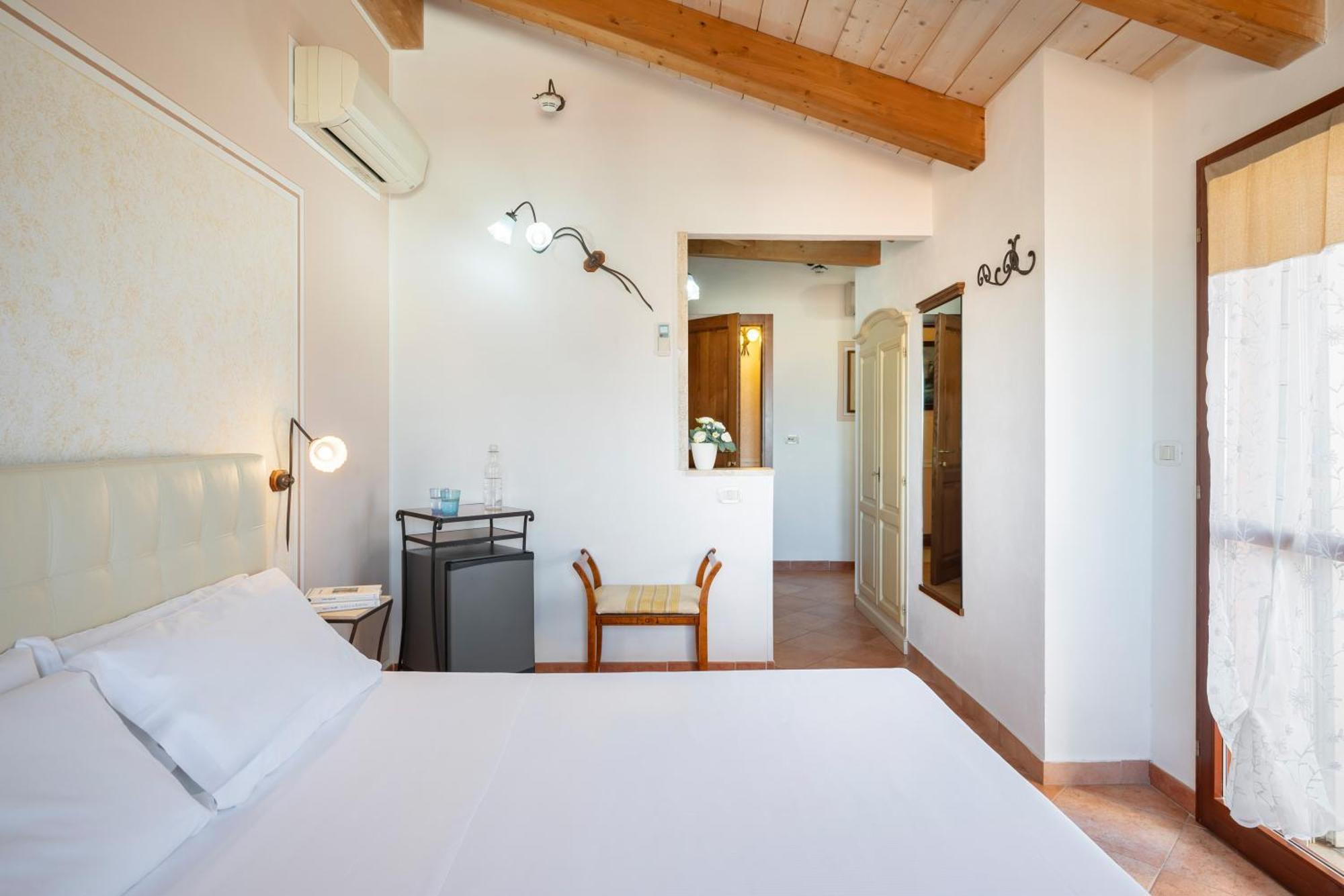 Lola Piccolo Hotel E Appartamenti Marina di Grosseto Exterior foto